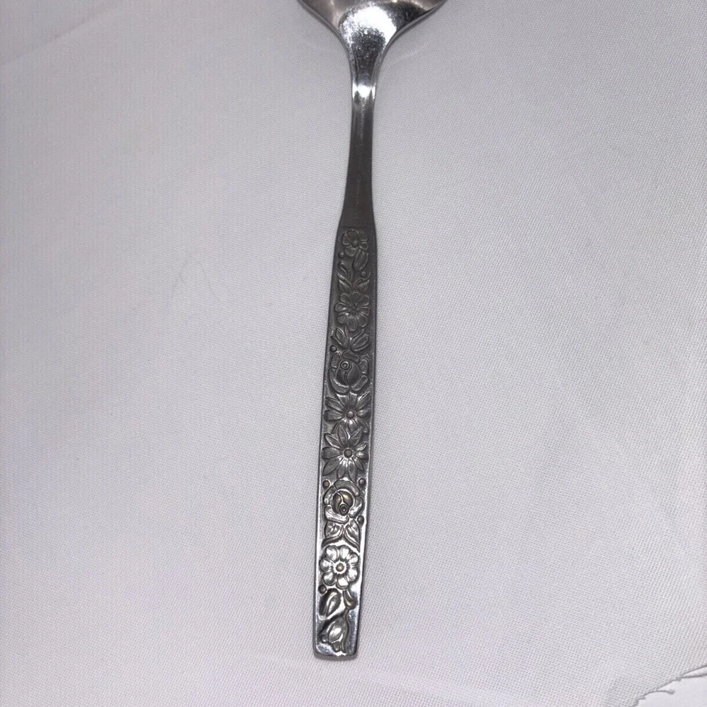 Wm A Rogers Oneida Malibu Single Serving Spoon Stainless Flatware Flowers 8 3/4